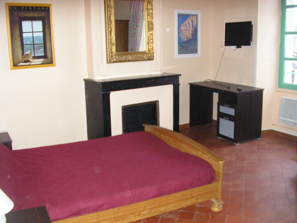 Auberge Le Bistrot De Lussan Lussan  Habitación foto