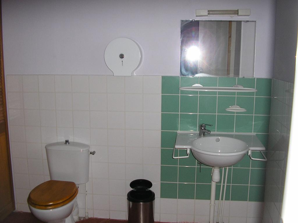 Auberge Le Bistrot De Lussan Lussan  Habitación foto
